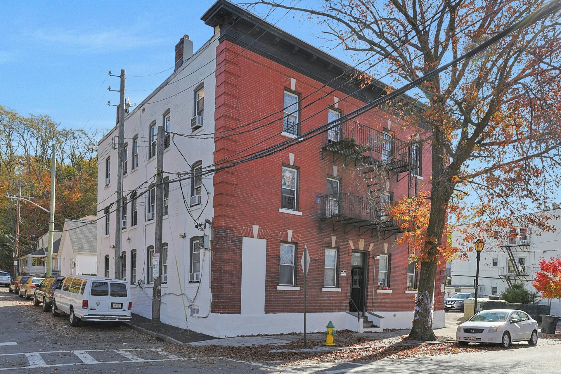 141 Ferris Ave, White Plains, NY à vendre Photo du bâtiment- Image 1 de 10