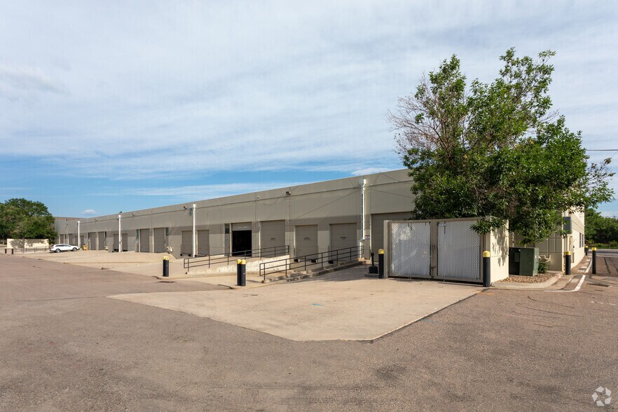 9500 W 49th Ave, Wheat Ridge, CO à louer - Photo du bâtiment - Image 3 de 5