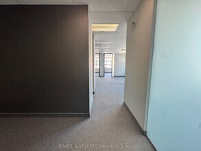 125 Lakeshore Rd E, Mississauga, ON à louer Photo intérieure- Image 2 de 9