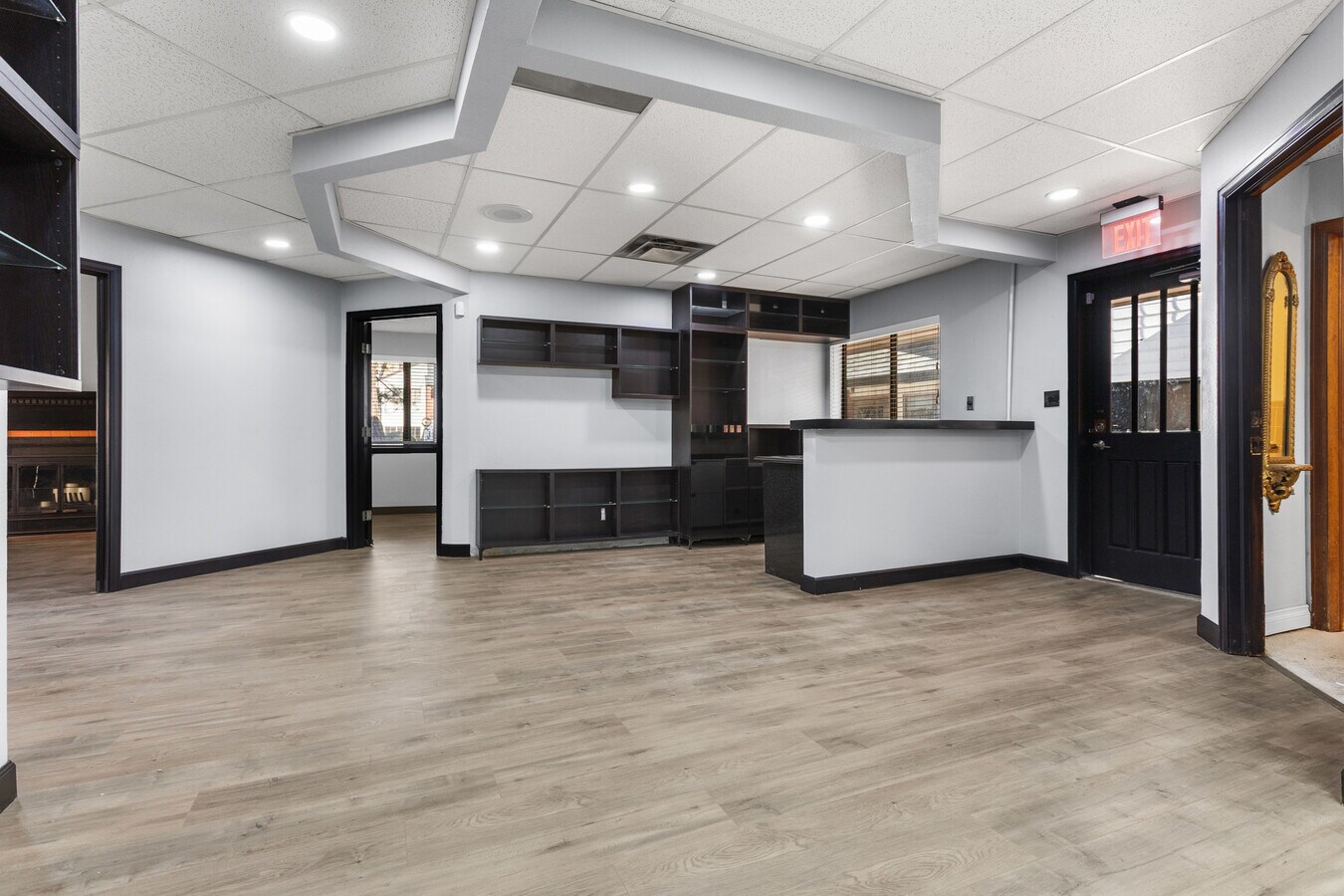 1231 S Parker Rd, Denver, CO 80231 - Unité 100 - - Photo intérieure - Image 1 of 16