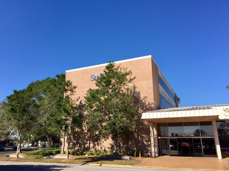 200 Nokomis Ave S, Venice, FL à louer - Photo du bâtiment - Image 3 de 23