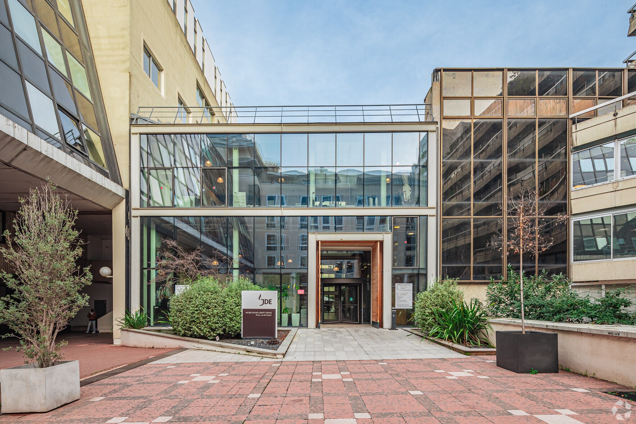 30 Bis Rue De Paradis, Paris for sale Primary Photo- Image 1 of 1