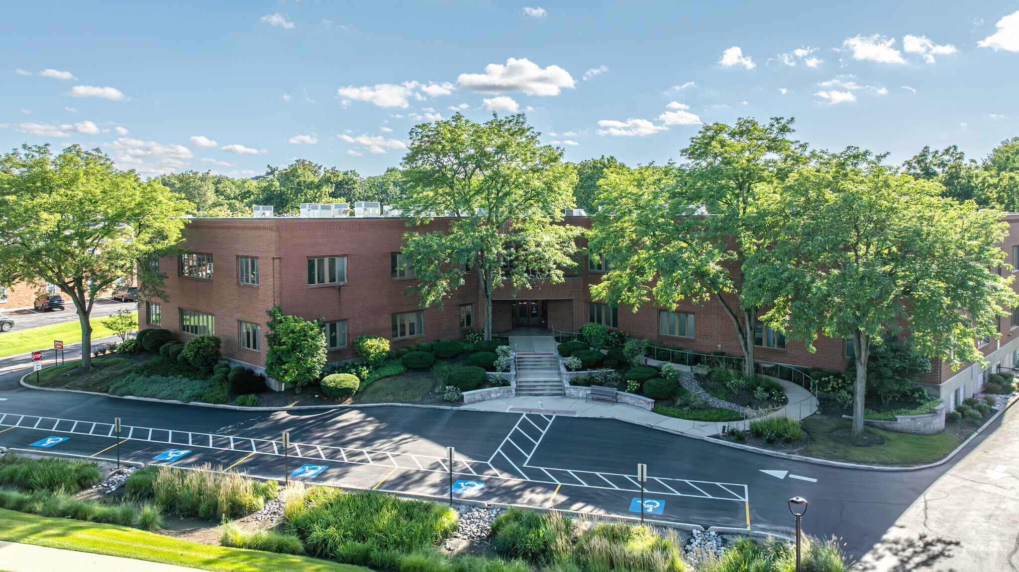 950 N York Rd, Hinsdale, IL à vendre Photo du bâtiment- Image 1 de 23