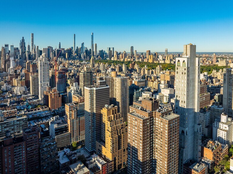 210 & 206-208 East 86th Street portefeuille de 2 propriétés à vendre sur LoopNet.ca - Photo du bâtiment - Image 2 de 9