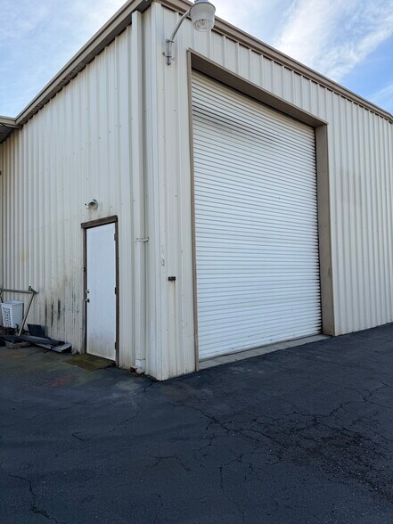 1702 Ackerman Dr, Lodi, CA à louer - Photo du bâtiment - Image 3 de 5