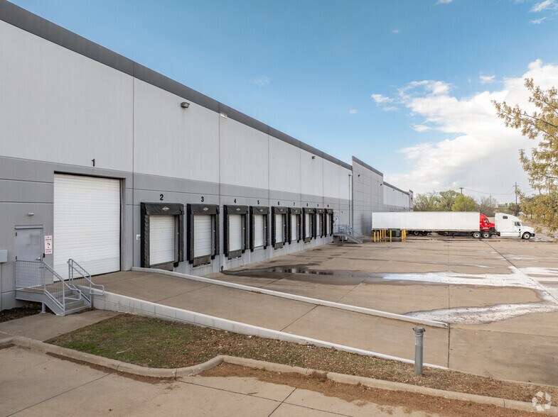 5355 FAA Blvd, Irving, TX for lease - Building Photo - Image 3 of 8
