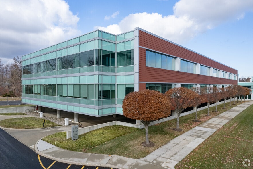 930 Sylvan Ave, Englewood Cliffs, NJ for lease - Primary Photo - Image 1 of 8