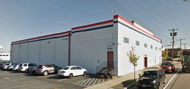 Plus de détails pour 2115 Jericho Tpke, New Hyde Park, NY - Industriel à louer