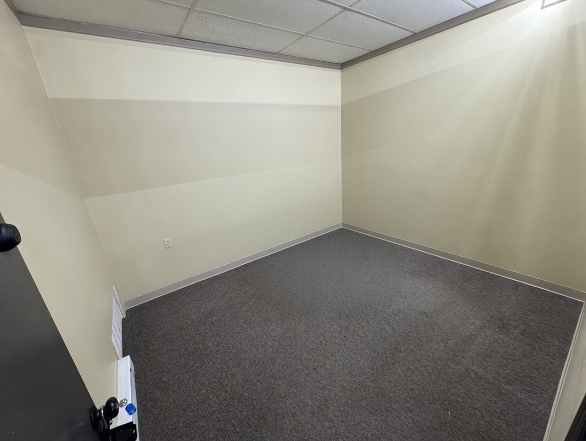 4621 Shrank Dr, Independence, MO for lease Interior Photo- Image 1 of 1
