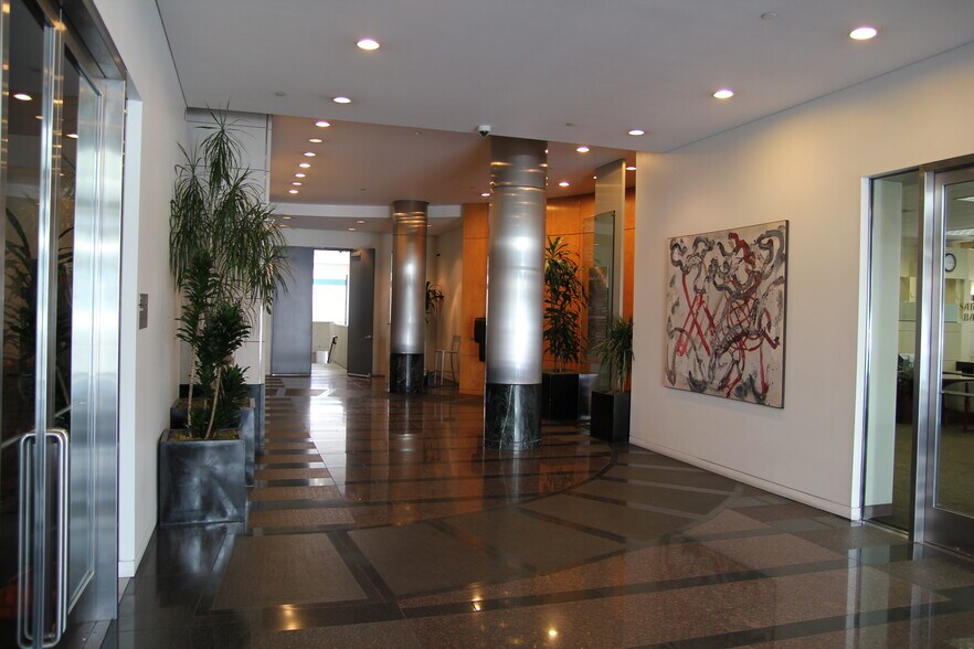 9320 wilshire Blvd, Beverly Hills, CA for lease - Lobby - Image 2 of 5