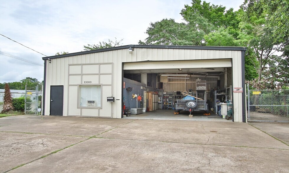 13000 Schroeder Rd, Houston, TX à vendre - Photo du bâtiment - Image 3 de 8