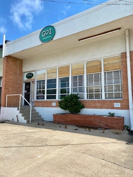 2134 Irving Blvd, Dallas, TX for lease - Building Photo - Image 3 of 3