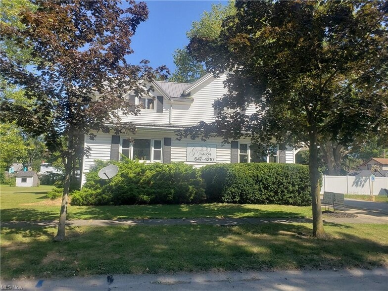 112 Vine St, Wellington, OH for sale - Primary Photo - Image 1 of 44