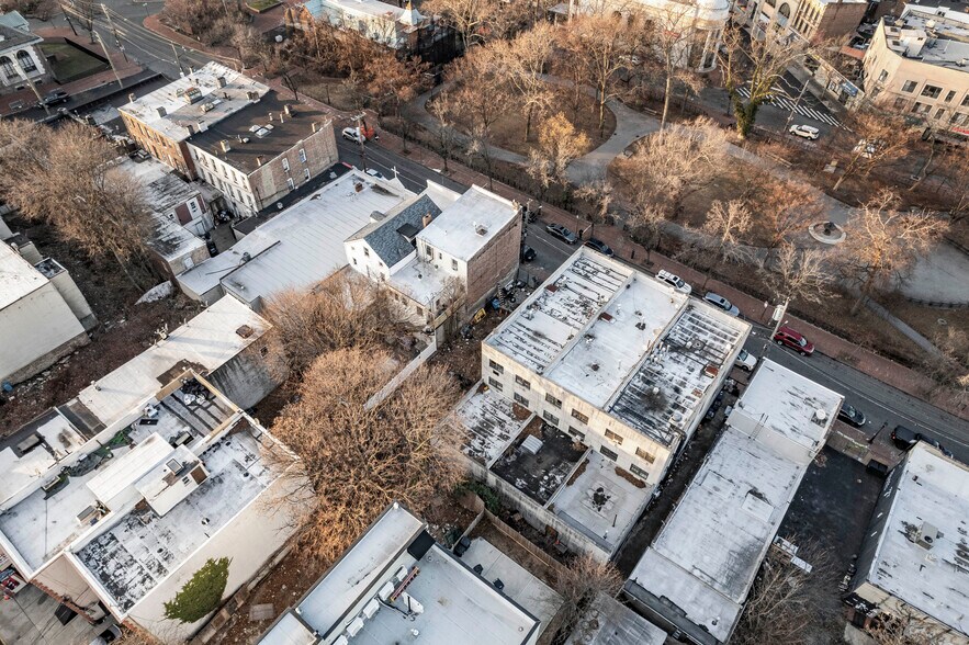 90 Canal St, Staten Island, NY à vendre - Photo du bâtiment - Image 2 de 7