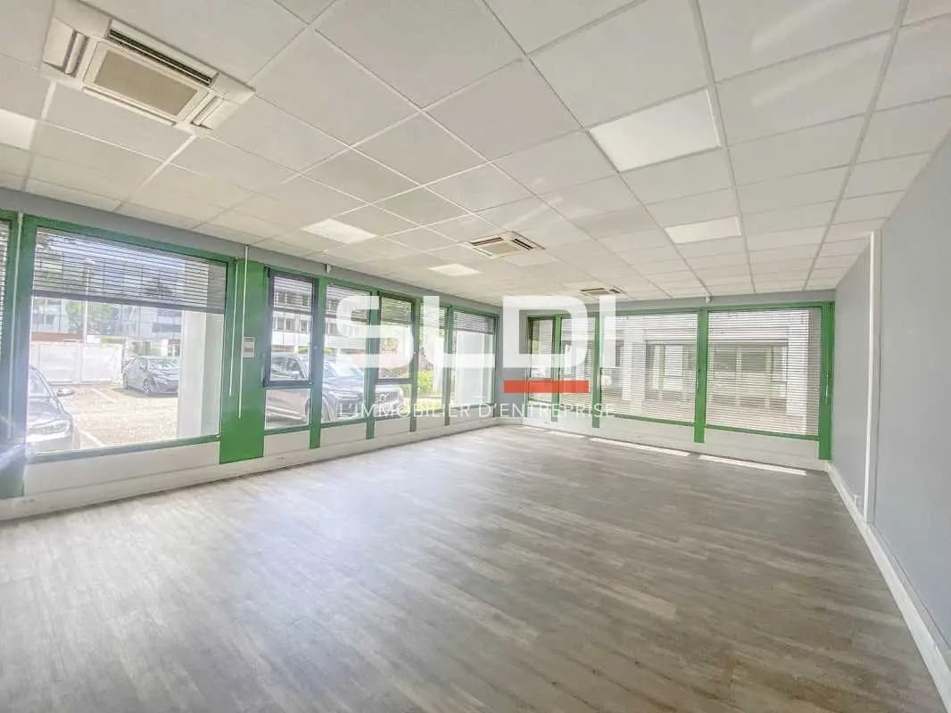 Rue Colonel Chambonnet, Bron for lease Interior Photo- Image 1 of 5