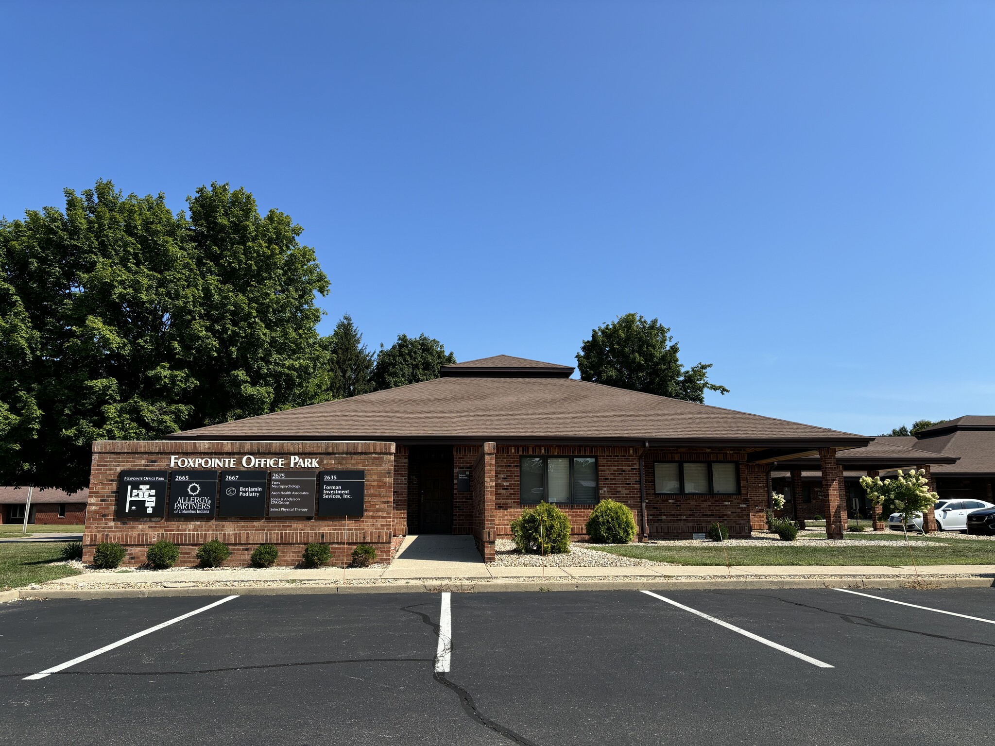 2665 Fox Pointe Dr, Columbus, IN for lease Building Photo- Image 1 of 20