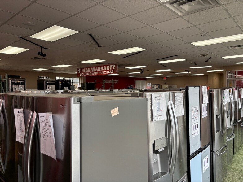 4415 Corunna Rd, Flint, MI à vendre - Photo intérieure - Image 3 de 7