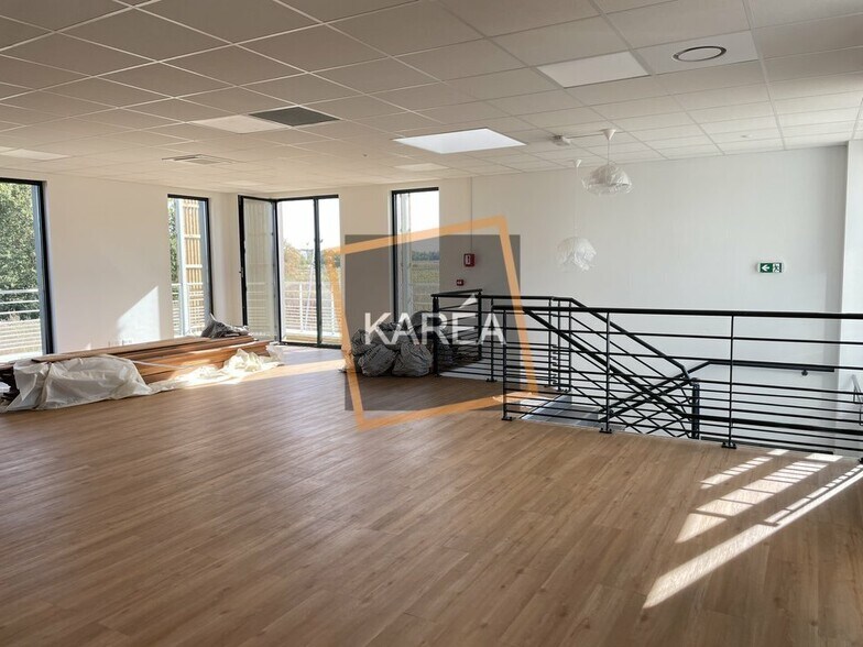 Flex in Chanteloup-en-Brie for sale - Interior Photo - Image 2 of 5