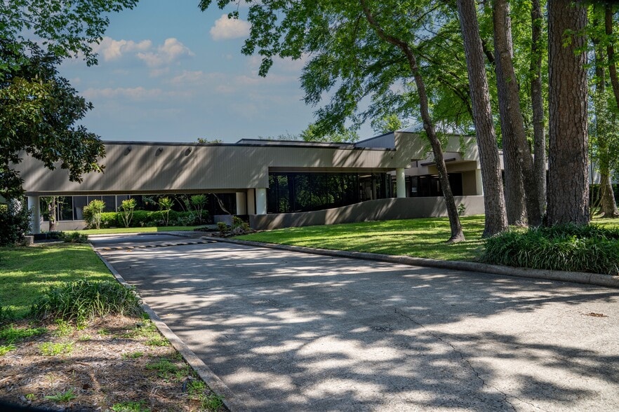 1849 Kingwood Dr, Kingwood, TX for lease - Building Photo - Image 1 of 5