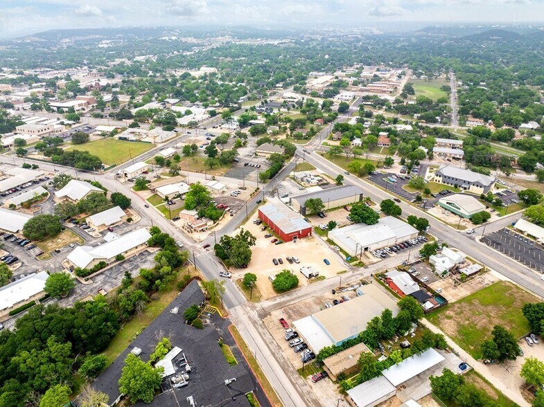 1100 Water St, Kerrville, TX à vendre - Photo du bâtiment - Image 2 de 28