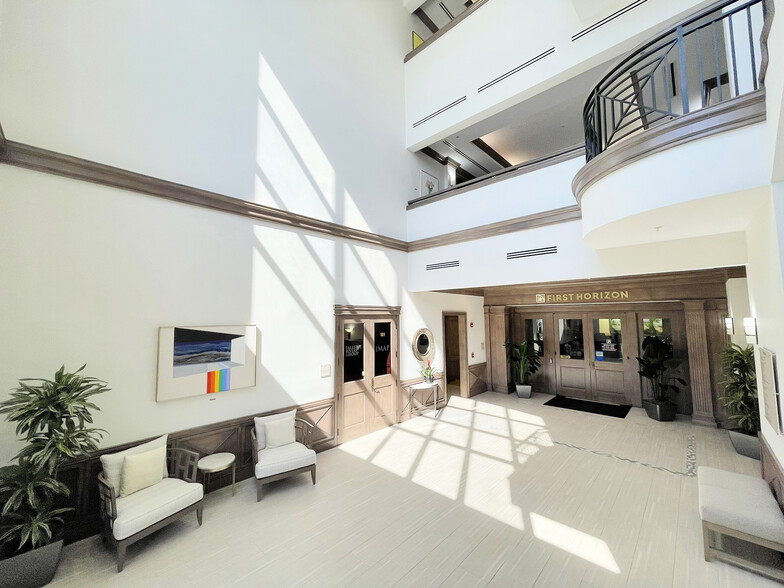 599 9th St N, Naples, FL for lease - Lobby - Image 3 of 9