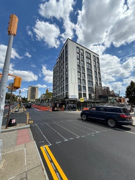 17202 Hillside Ave, Jamaica, NY for lease - Building Photo - Image 2 of 4