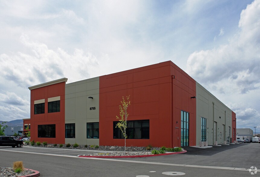 8755 Technology Way, Reno, NV à louer - Photo du bâtiment - Image 2 de 2