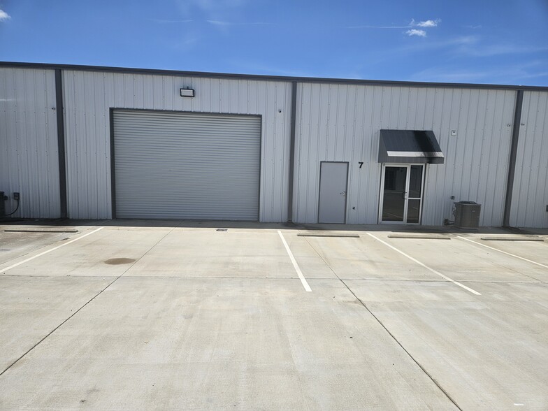 130 Hunt Rd, Tifton, GA for lease - Building Photo - Image 1 of 4
