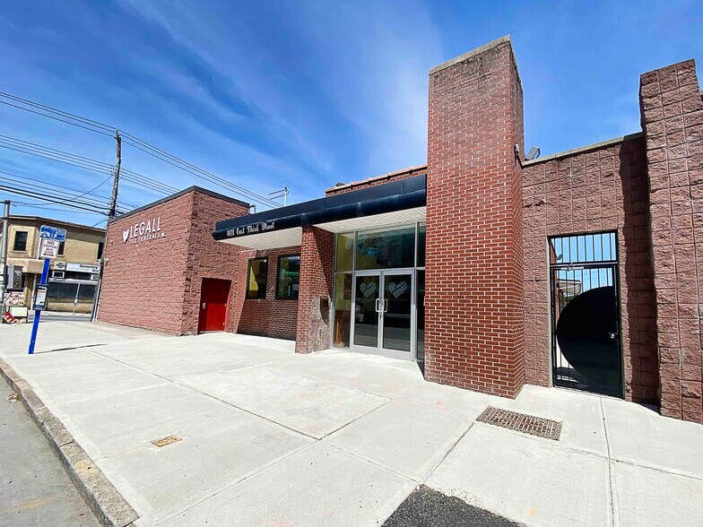 403 E 3rd St, Mount Vernon, NY à vendre - Photo du bâtiment - Image 2 de 23