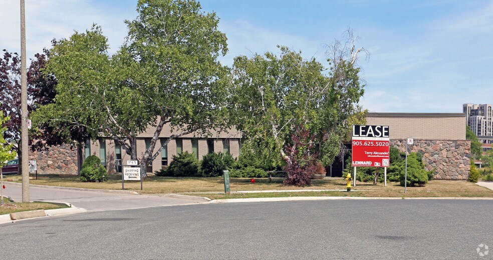 55 Gervais Dr, Toronto, ON à vendre - Photo du bâtiment - Image 3 de 7