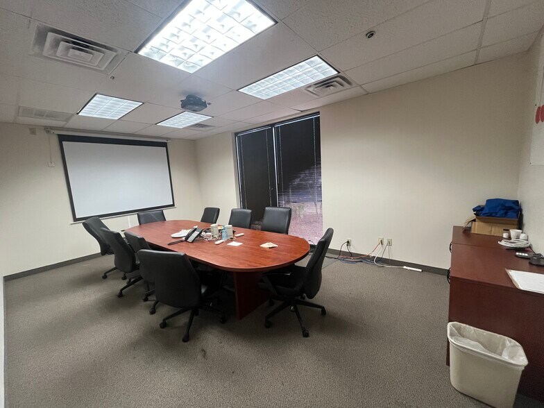 4020 Will Rogers Pky, Oklahoma City, OK for lease - Building Photo - Image 2 of 20