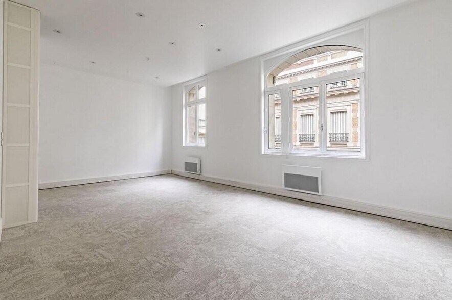 24 Rue Eugène Flachat, Paris for lease - Interior Photo - Image 2 of 13