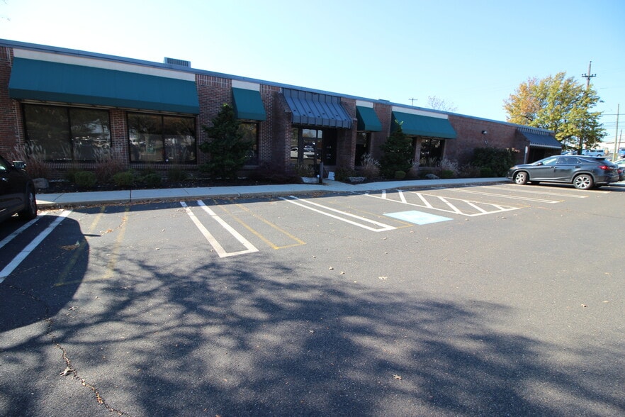 735 Fitzwatertown Rd, Willow Grove, PA for lease - Building Photo - Image 1 of 5