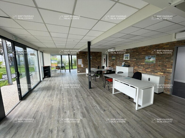 Office in Tours for lease - Interior Photo - Image 1 of 12