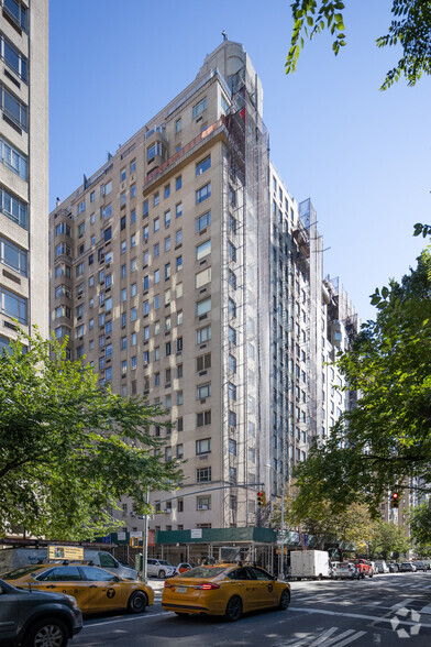 875 Fifth Ave, New York, NY for sale - Building Photo - Image 2 of 4