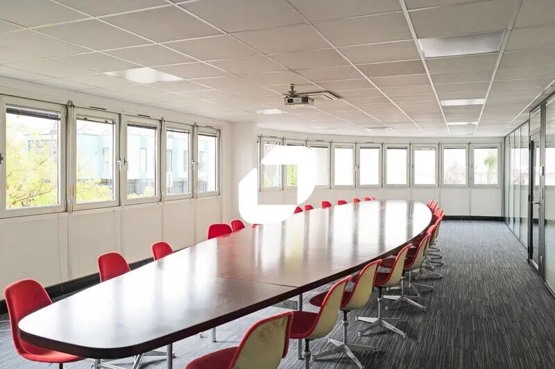 Office in Courbevoie for sale Interior Photo- Image 1 of 13