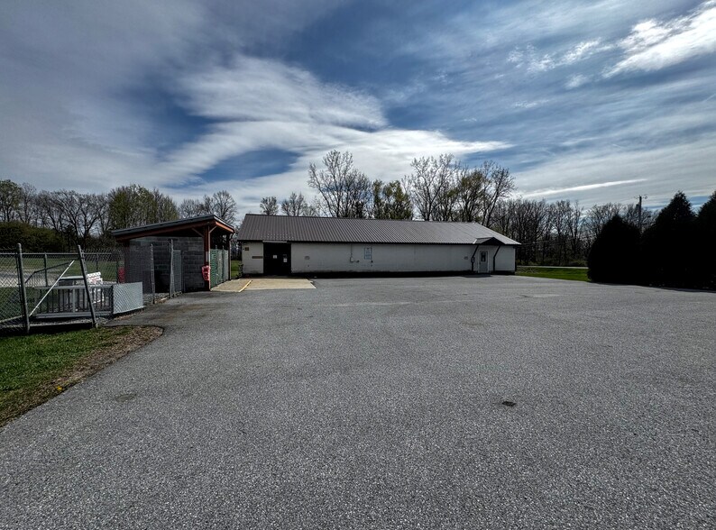 33 Transport Dr, Bennington, VT à vendre - Photo du bâtiment - Image 2 de 47