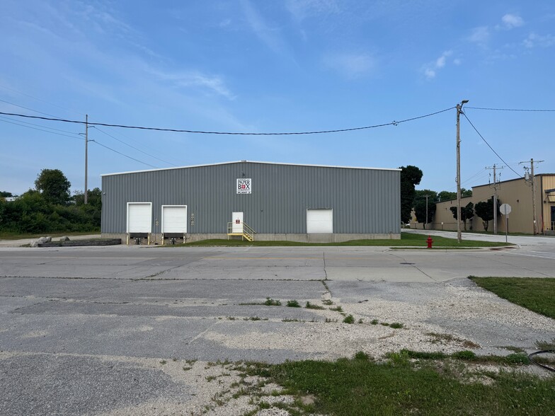 1137 Illinois Ave, Sheboygan, WI for lease - Building Photo - Image 1 of 5