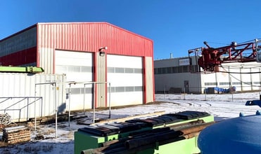 3-5 Van Der Horn Way, Red Deer County, AB à vendre Photo du bâtiment- Image 2 de 7