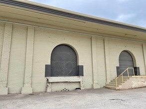 200-232 W New Braunfels St, Seguin, TX for lease Interior Photo- Image 2 of 22