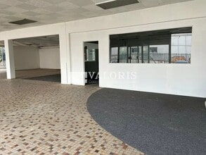 Flex in Lyon for lease Interior Photo- Image 2 of 3