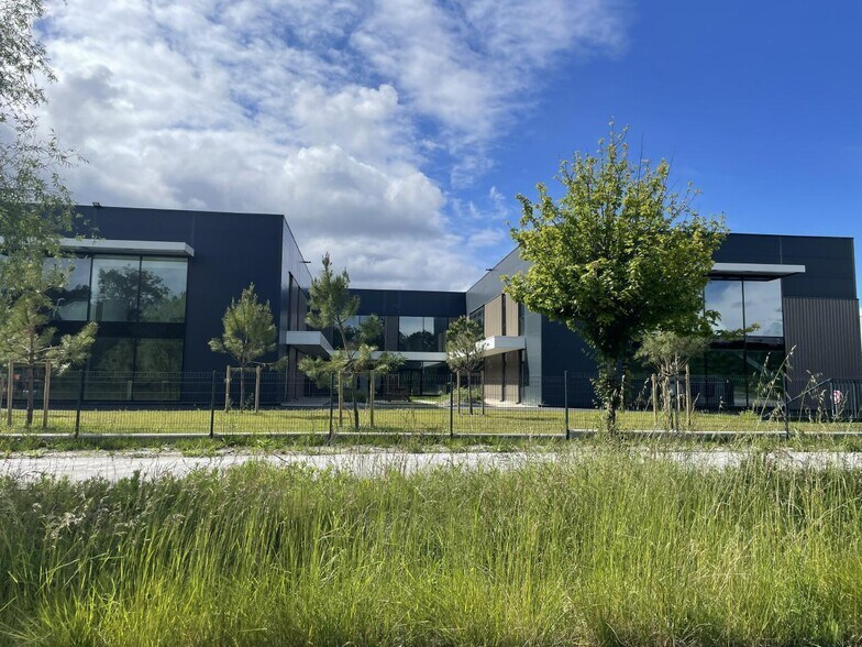 Flex in Mérignac for lease - Building Photo - Image 1 of 30