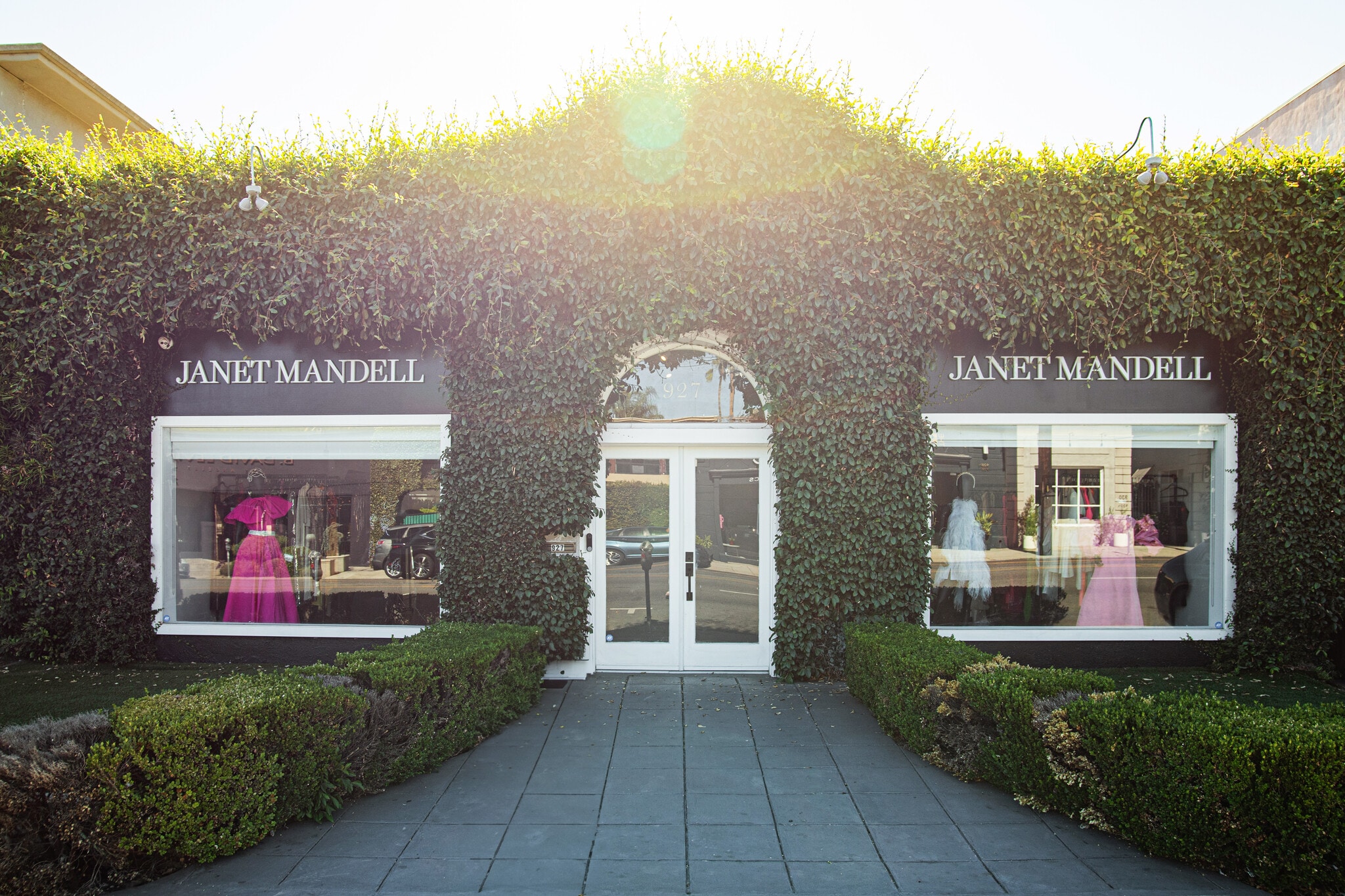 927 N La Cienega Blvd, Los Angeles, CA for lease Building Photo- Image 1 of 13