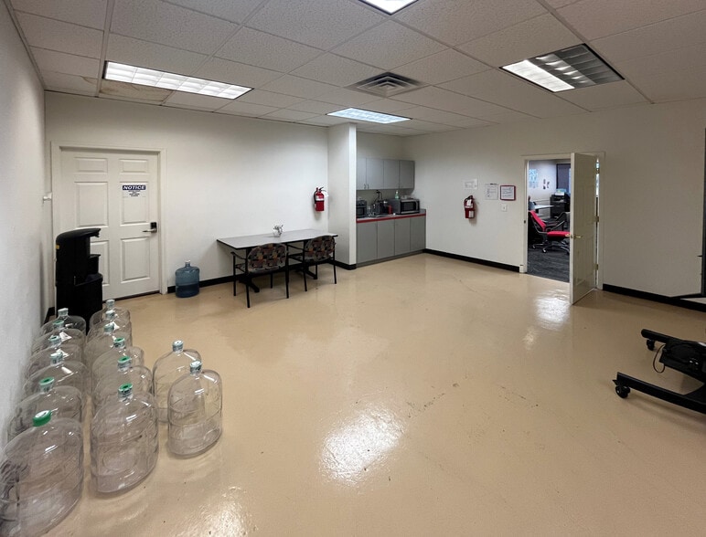 325 E Baseline Rd, Gilbert, AZ for lease - Interior Photo - Image 3 of 7