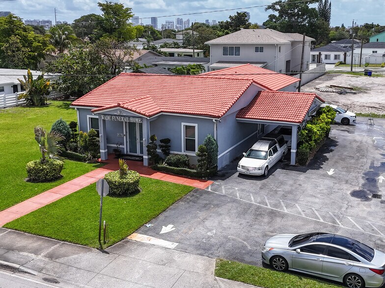315 Pembroke Rd, Hallandale, FL à vendre - Photo du bâtiment - Image 3 de 8