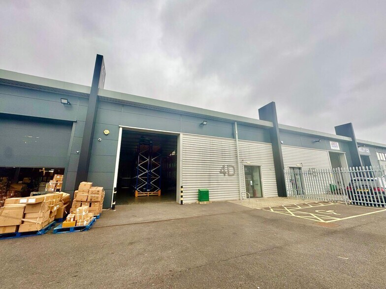 Butterfield Green Rd, Luton à louer - Photo du bâtiment - Image 2 de 2