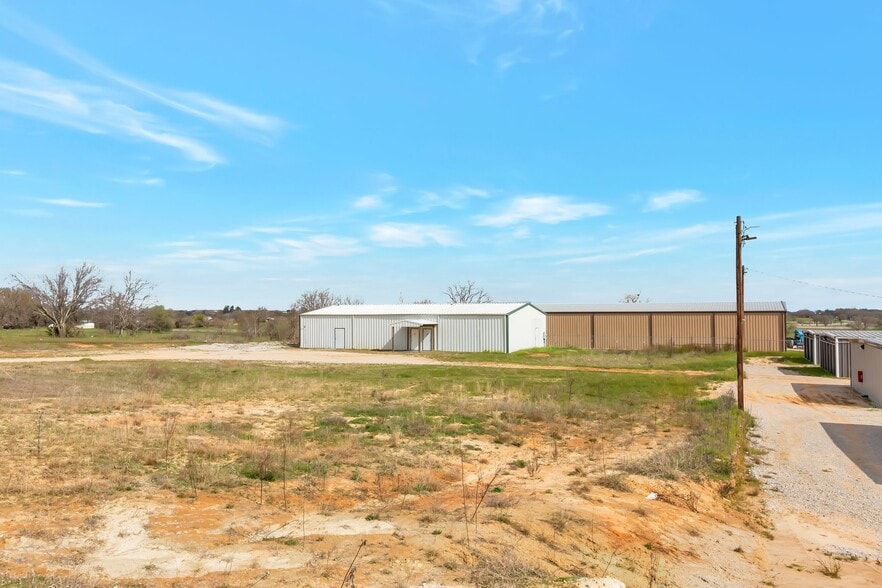 1715 N FM Road 51, Springtown, TX for lease - Building Photo - Image 2 of 25