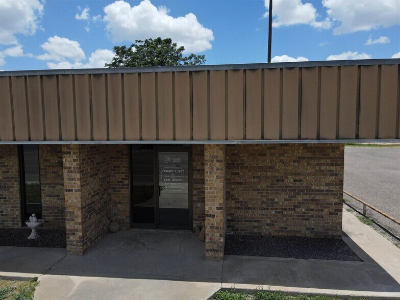 206 S Norton Ave, Freer, TX à vendre - Photo du bâtiment - Image 2 de 21