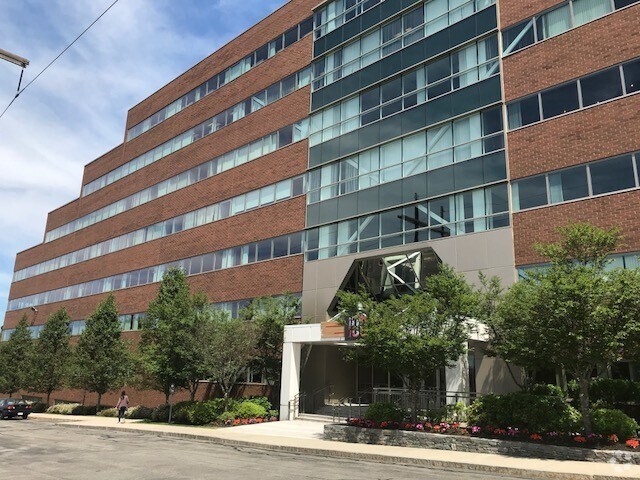 100 Fifth Ave, Waltham, MA à louer - Photo du bâtiment - Image 2 de 10