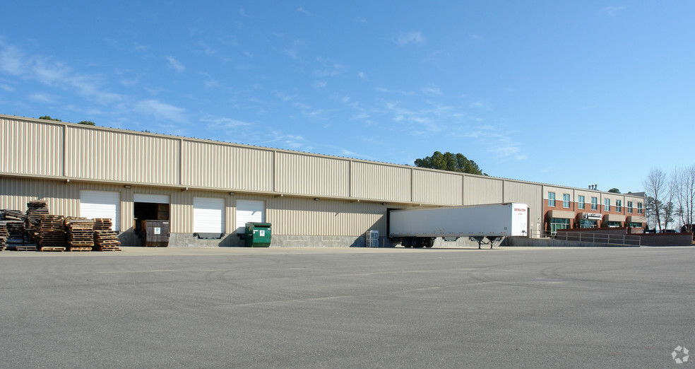 2815 Carolina Commerce Dr, Goldsboro, NC for lease - Building Photo - Image 3 of 5